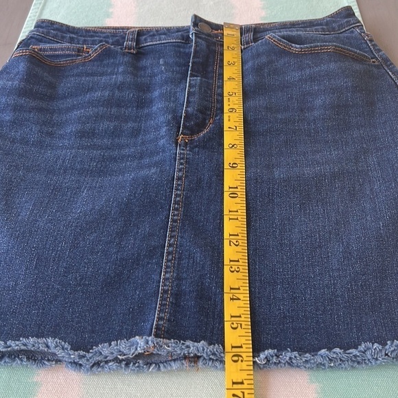 Universal Threads Raw Hem‎ Blue Denim Mini Skirt - Picture 7 of 7
